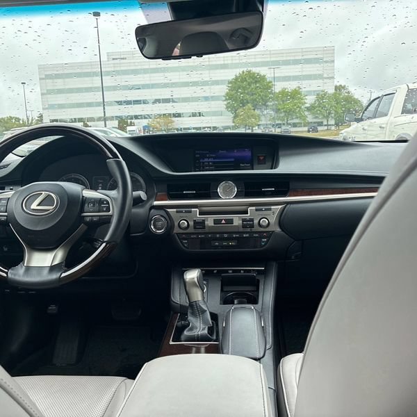 Used 2017 Lexus ES 350 w/ Luxury Package FWD image 6