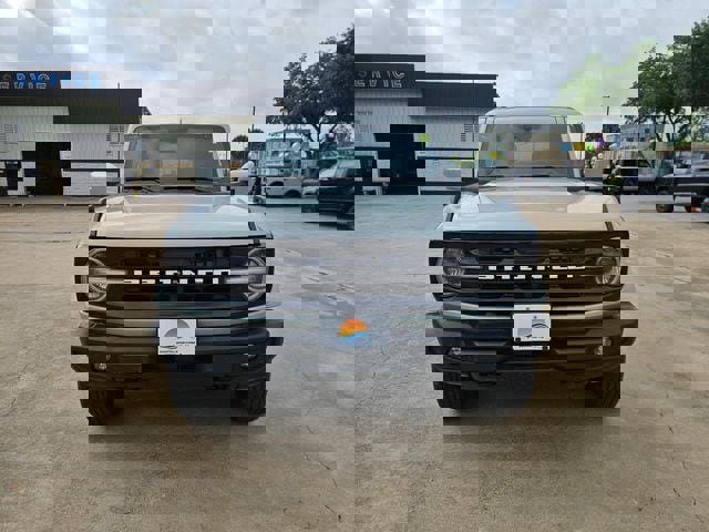 Used 2023 Ford Bronco Outer Banks AWD/4WD image 3