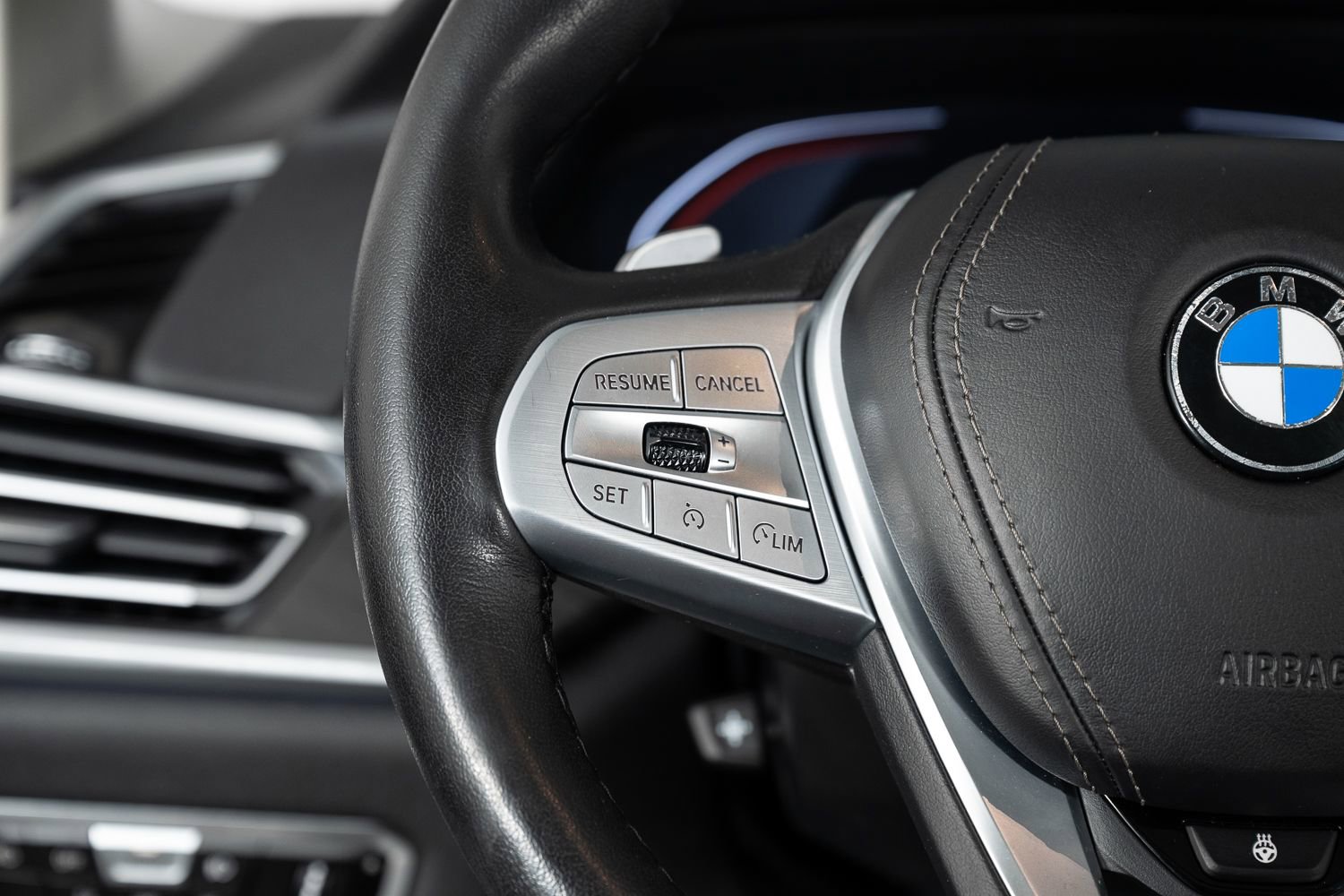 Used 2022 BMW X7 xDrive40i w/ Premium Package image 41