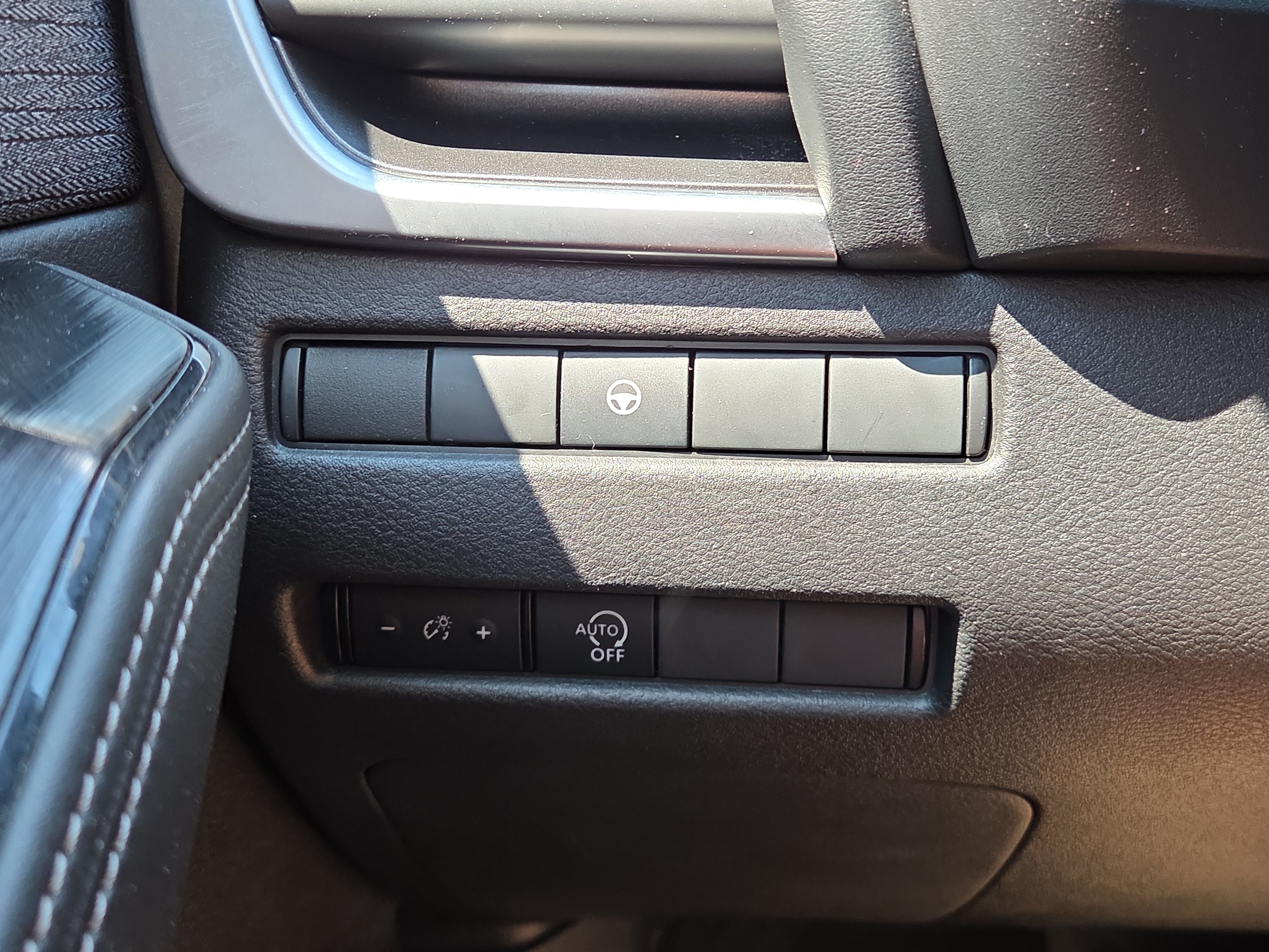 Used 2023 Nissan Rogue SV FWD image 25