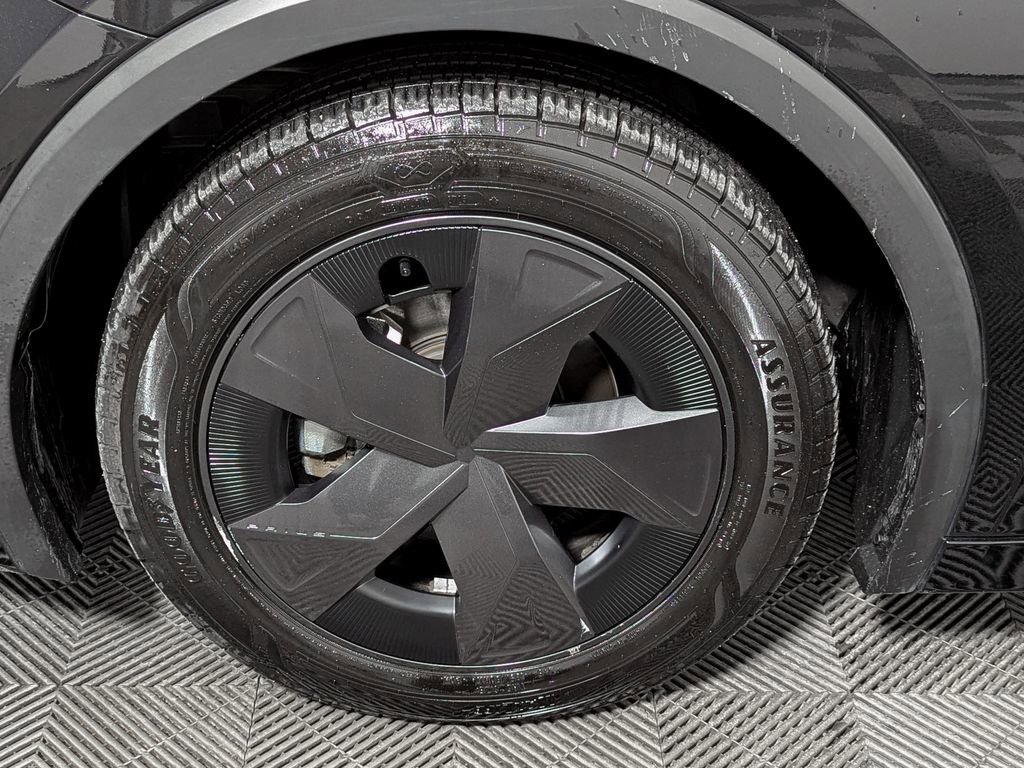 Used 2024 Toyota Prius LE image 42