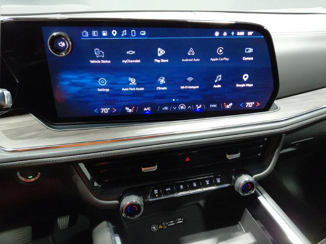 Certified 2025 Chevrolet Suburban Z71 AWD/4WD image 33