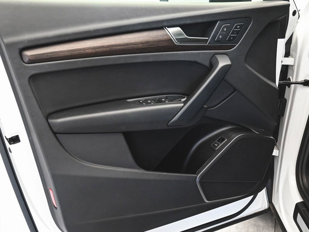 Used 2023 Audi Q5 2.0T Premium w/ Convenience Package image 8