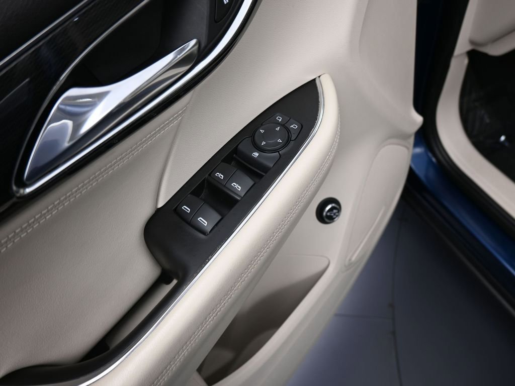 Used 2023 Buick Envision Preferred image 13