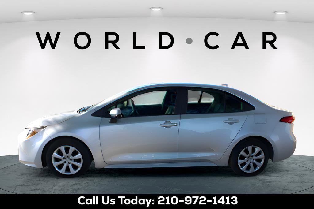 Used 2025 Toyota Corolla LE image 4