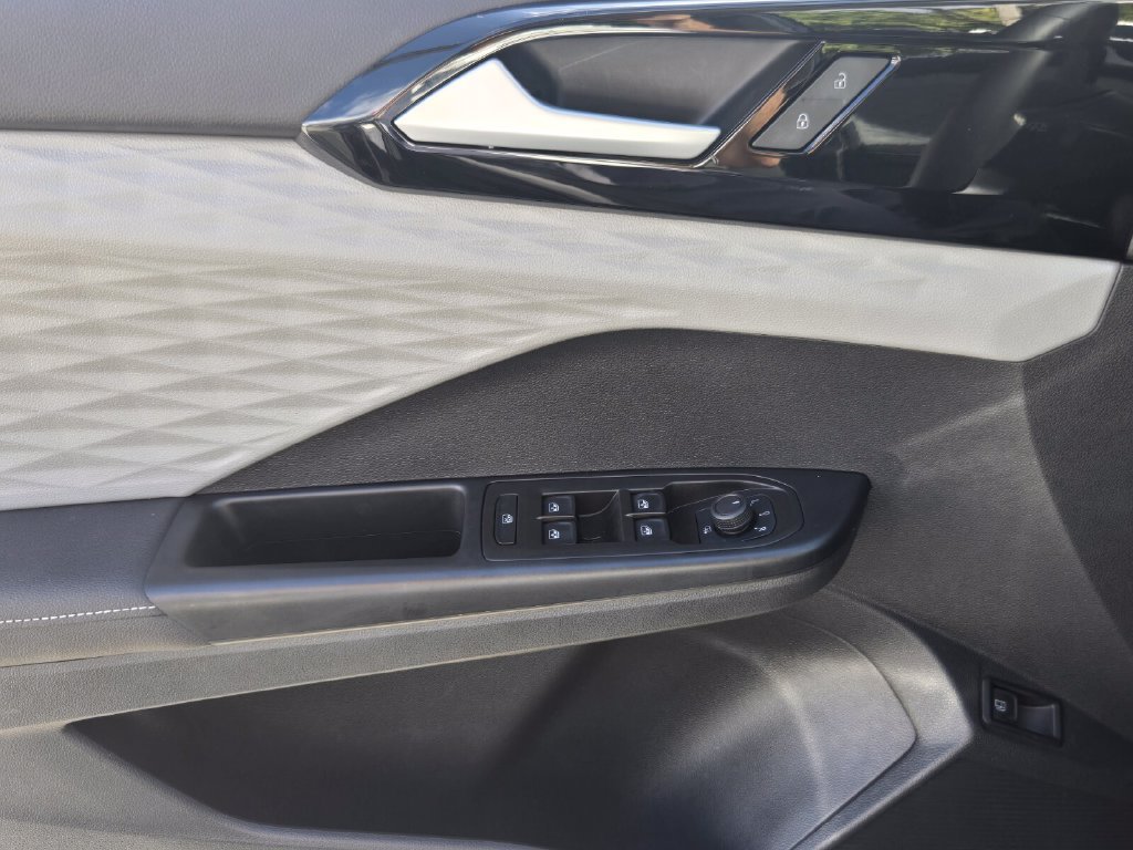 Certified 2024 Volkswagen Taos S AWD/4WD image 26