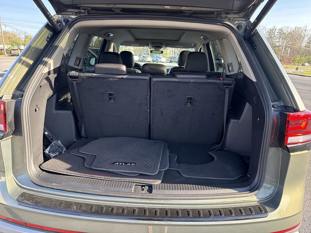 Used 2025 Volkswagen Atlas Peak Edition SE image 47
