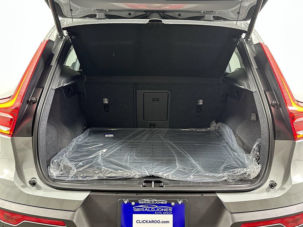 Used 2026 Volvo XC40 B5 Plus w/ Protection Package Premier AWD/4WD image 16