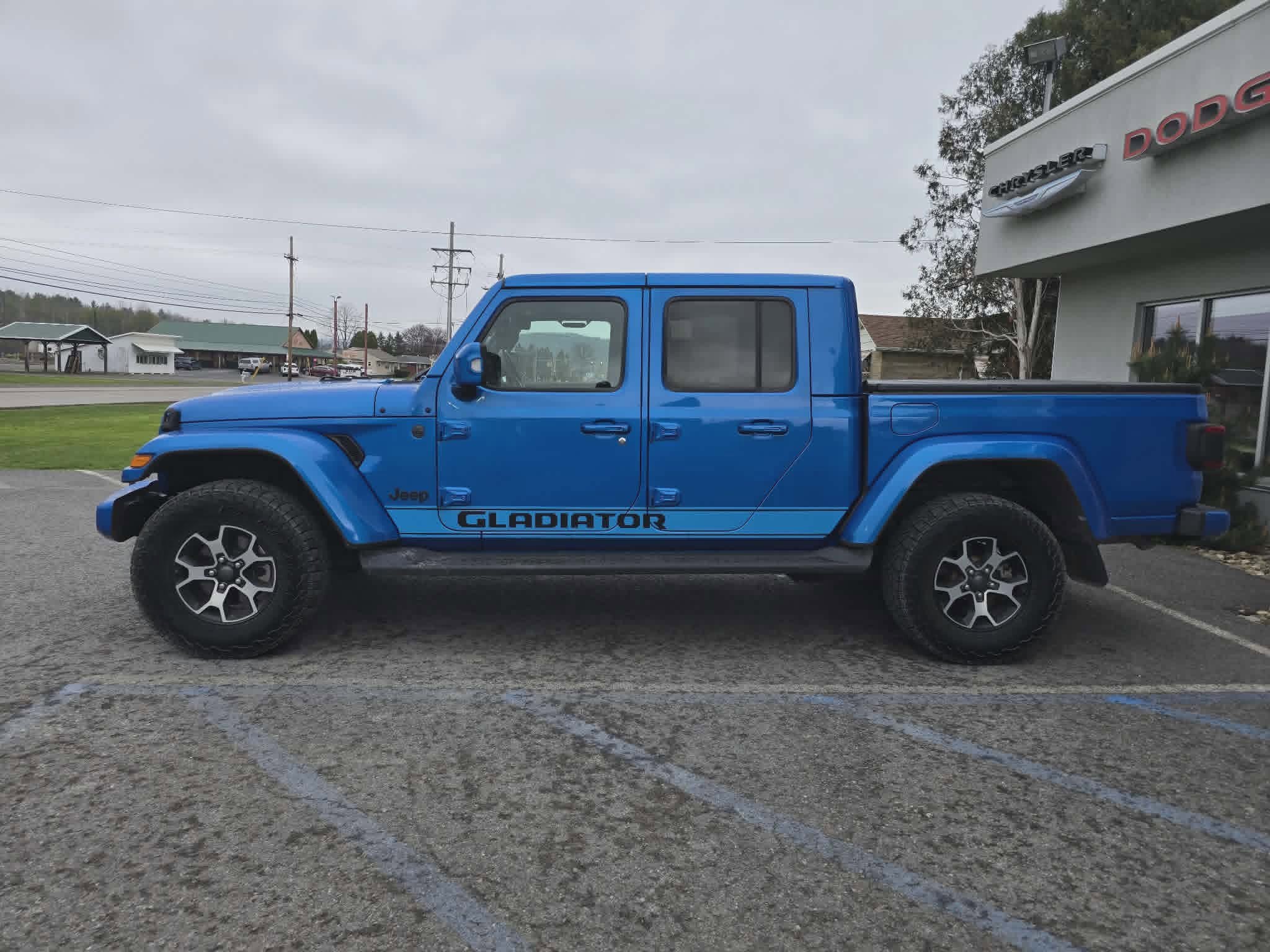 Used 2022 Jeep Gladiator Overland AWD/4WD image 7