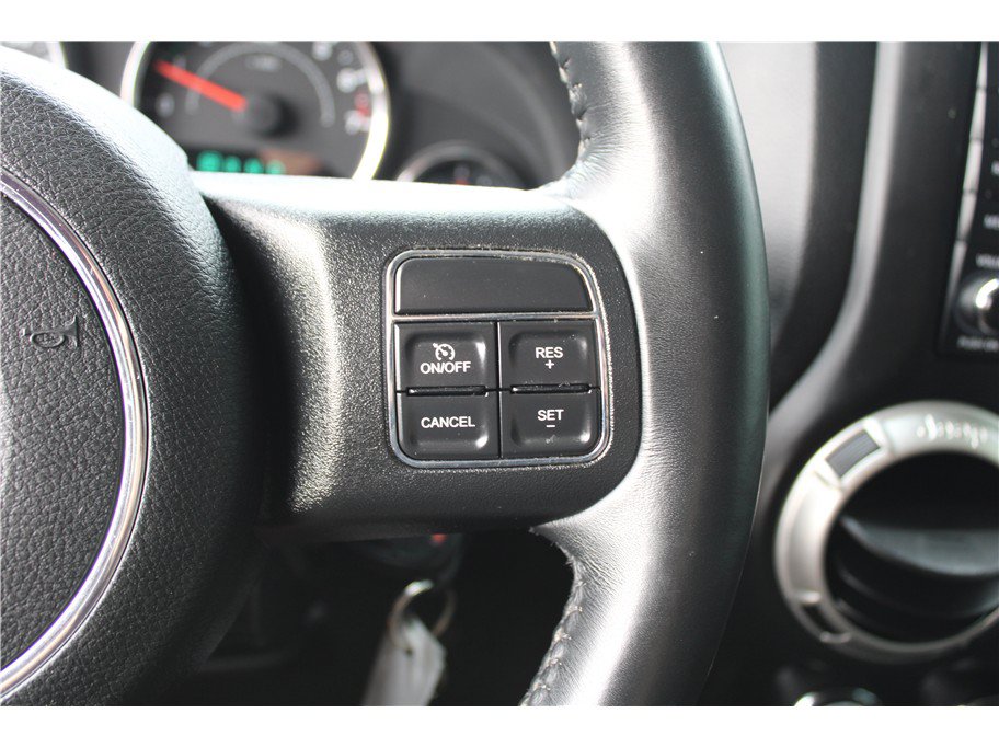 Used 2017 Jeep Wrangler Unlimited Sahara w/ Connectivity Group AWD/4WD image 16