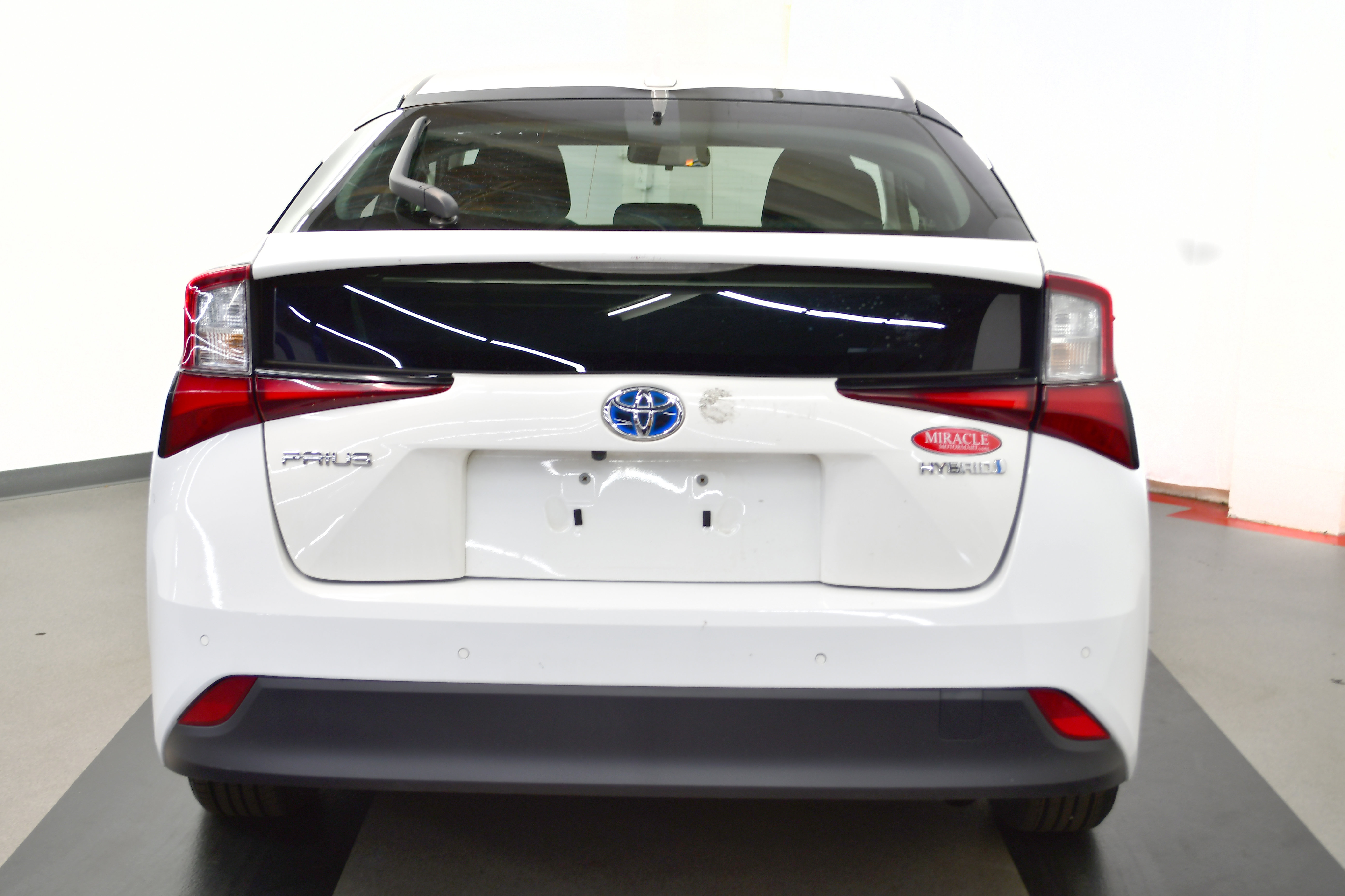 Used 2022 Toyota Prius LE image 9