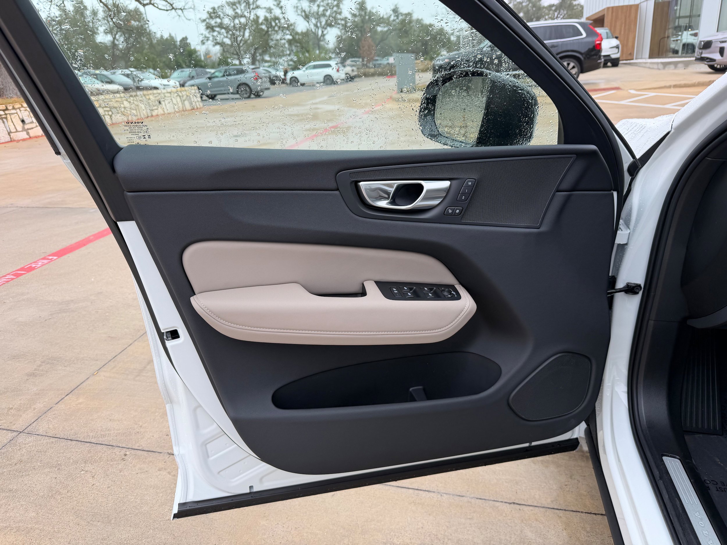New 2026 Volvo XC60 B5 Plus w/ Protection Package Premier AWD/4WD image 16