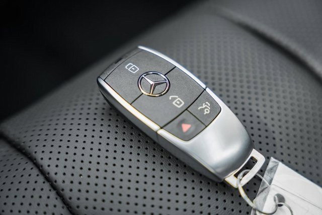 New 2026 Mercedes-Benz GLS 580 4MATIC image 43