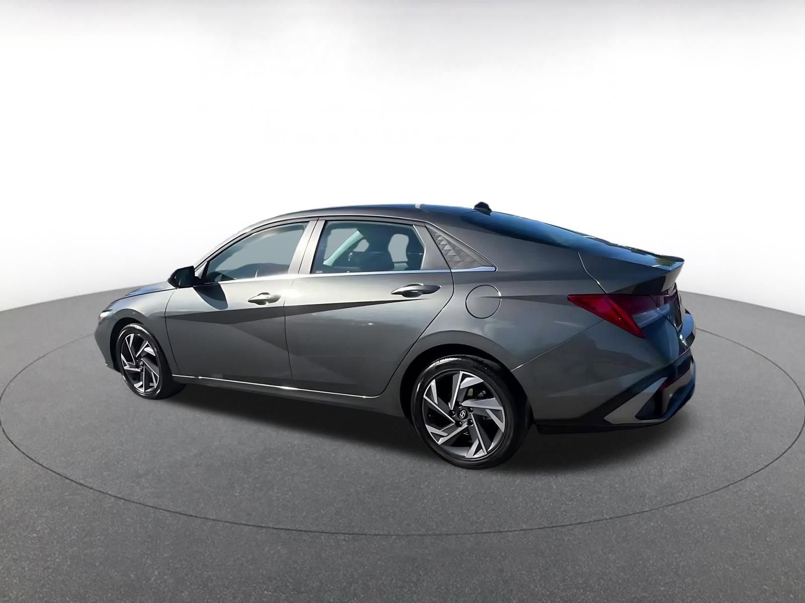 Used 2025 Hyundai Elantra SEL image 10