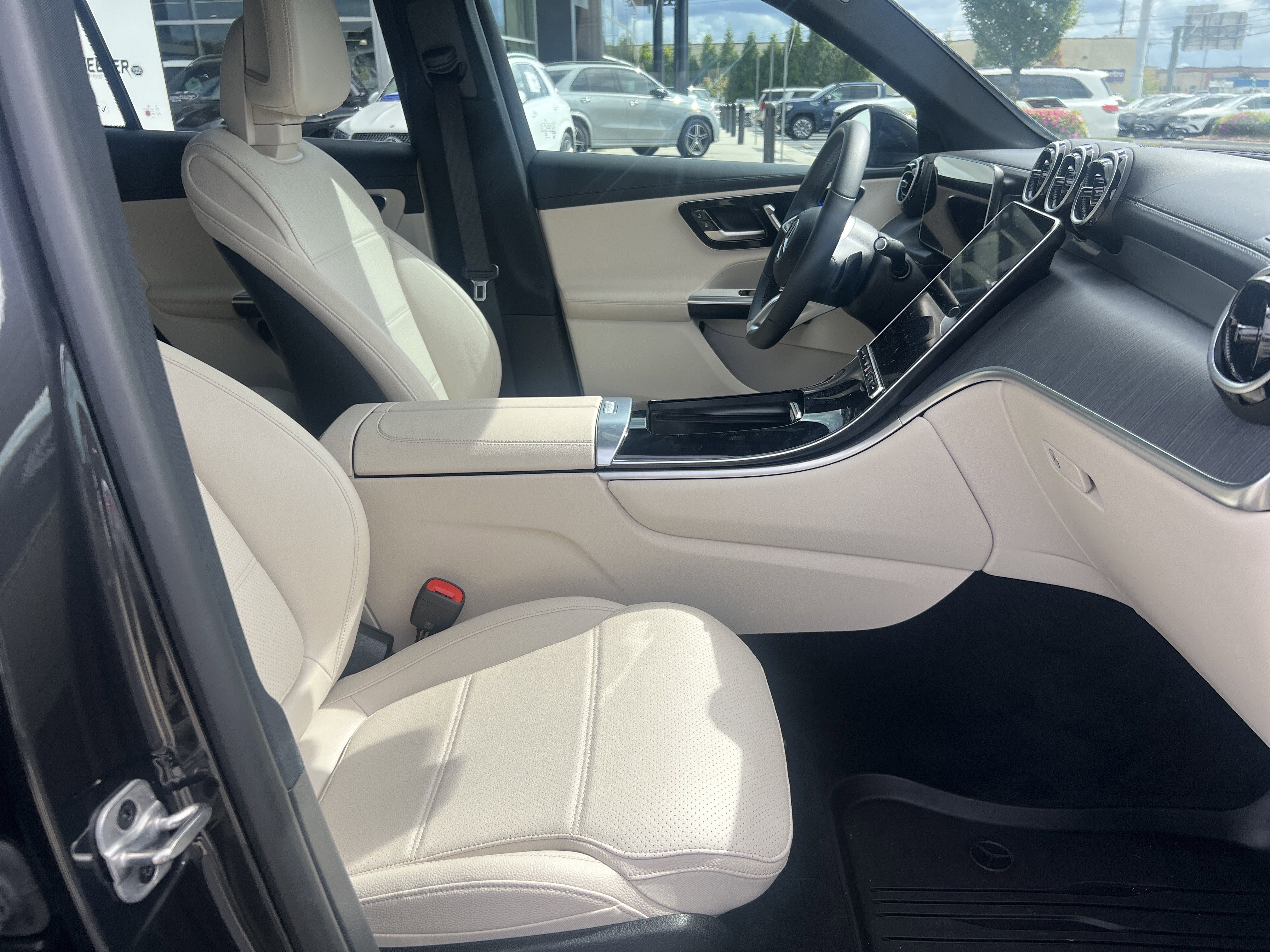 Certified 2024 Mercedes-Benz GLC 300 4MATIC image 35