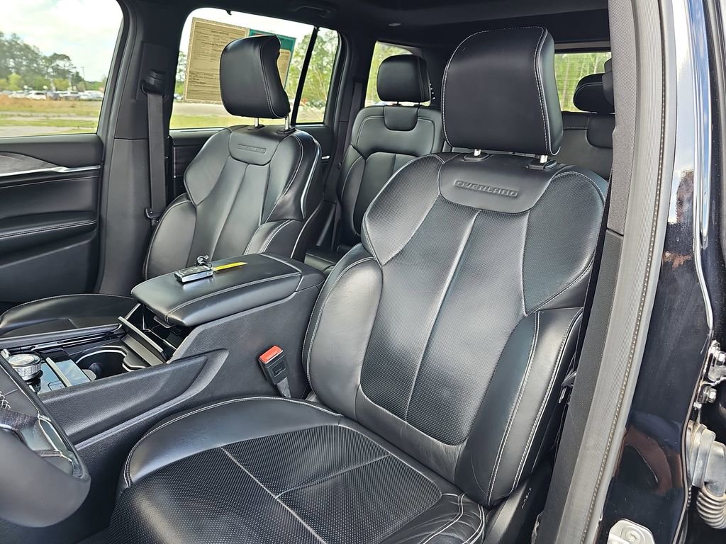 Used 2022 Jeep Grand Cherokee Overland w/ Luxury Tech Group IV image 19