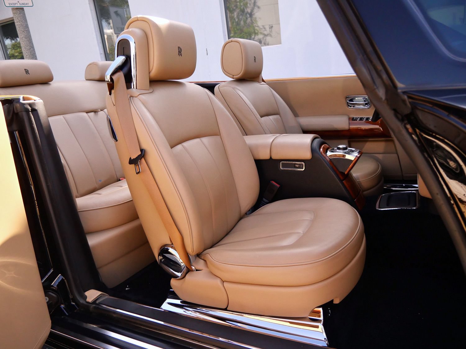 Used 2013 Rolls-Royce Phantom Drophead Coupe RWD image 27