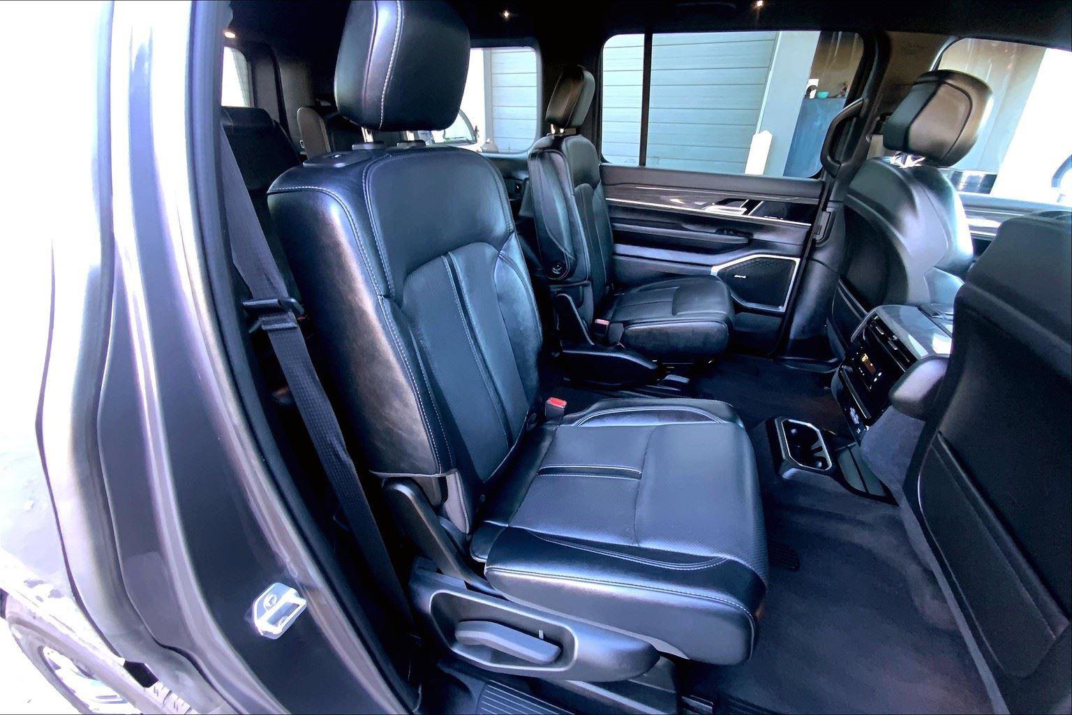 Used 2022 Jeep Wagoneer Series III w/ Flexible Seating Group image 27