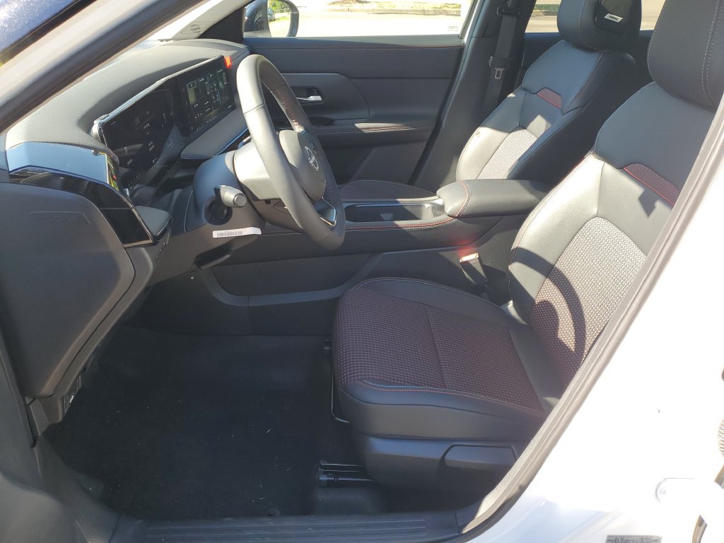 New 2027 Nissan Kicks SR w/ SR Premium Package FWD image 19
