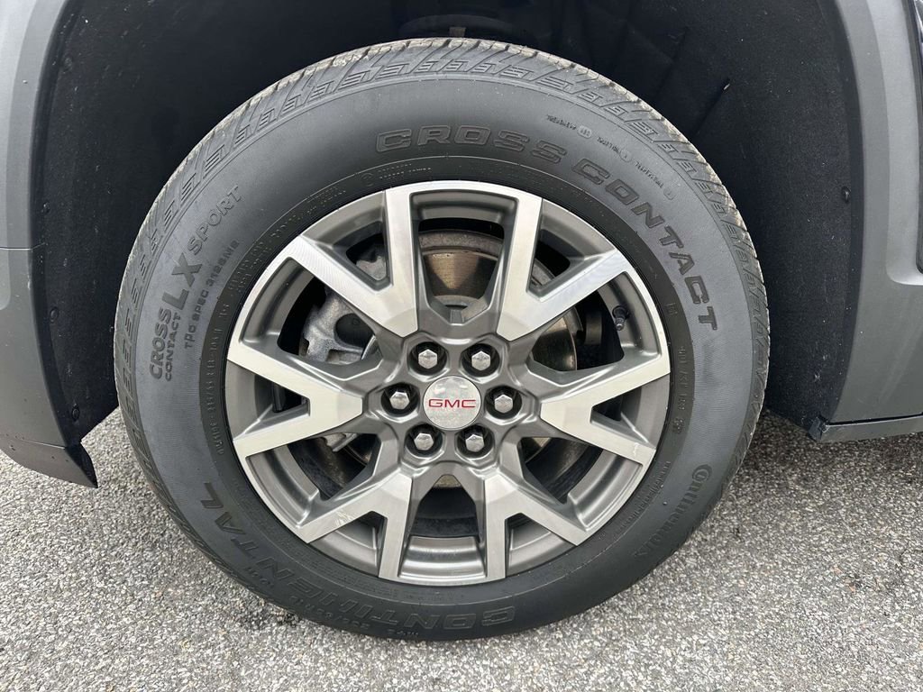 Used 2023 GMC Acadia SLE image 10