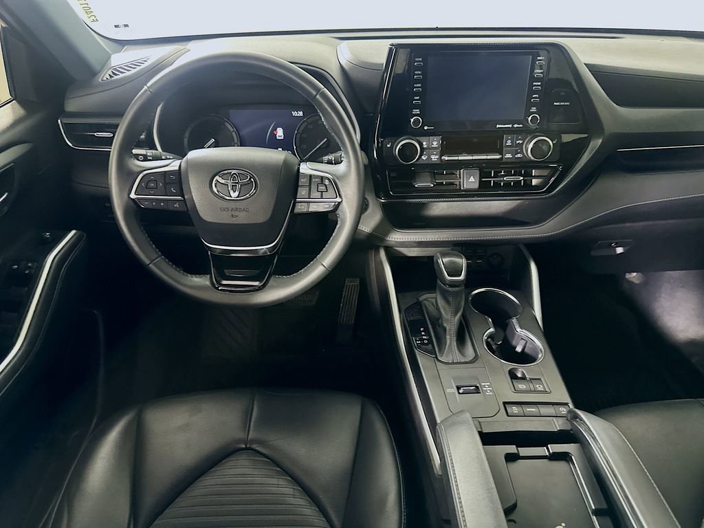 Used 2021 Toyota Highlander XSE FWD image 18