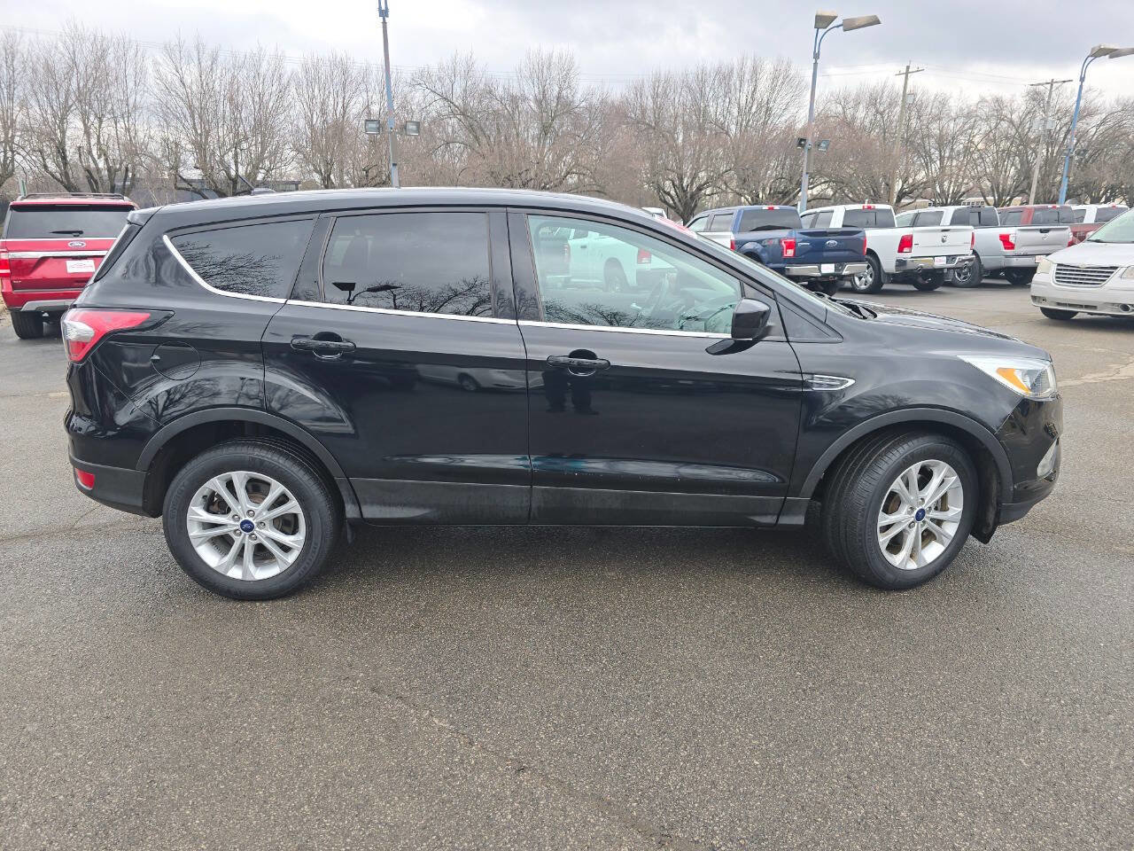 Used 2017 Ford Escape SE w/ SE Cold Weather Package image 4