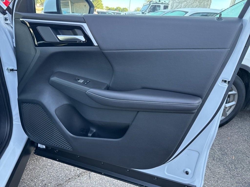 New 2025 Mitsubishi Outlander SE image 30