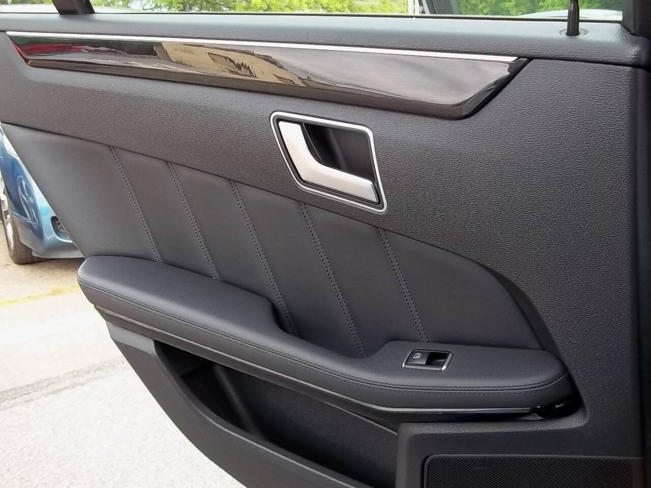Used 2013 Mercedes-Benz E 350 4MATIC Sedan image 13