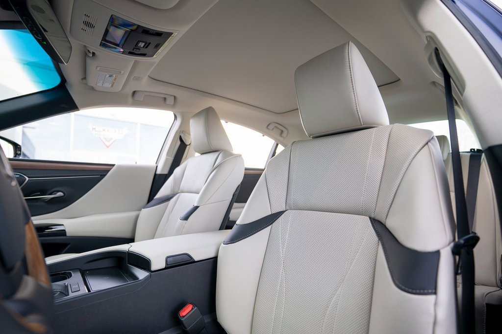 New 2025 Lexus ES 350 Ultra Luxury image 5
