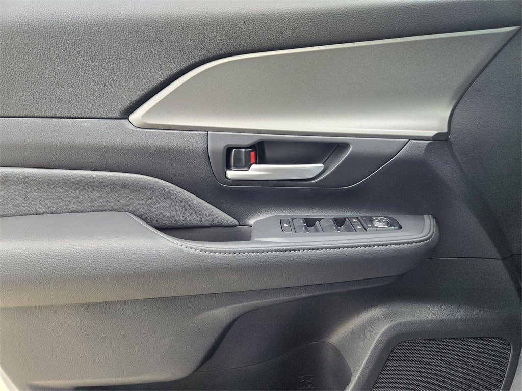 New 2026 Toyota Grand Highlander AWD Hybrid image 17