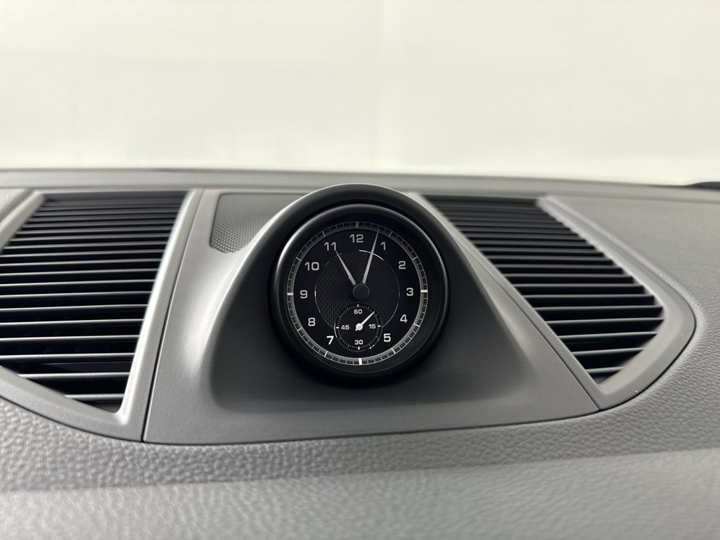 Certified 2025 Porsche Macan AWD/4WD image 29