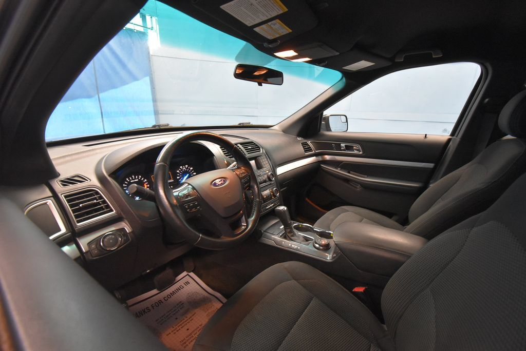 Used 2017 Ford Explorer XLT AWD/4WD image 2