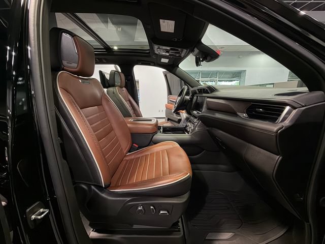 Used 2024 GMC Yukon XL Denali Ultimate AWD/4WD image 13