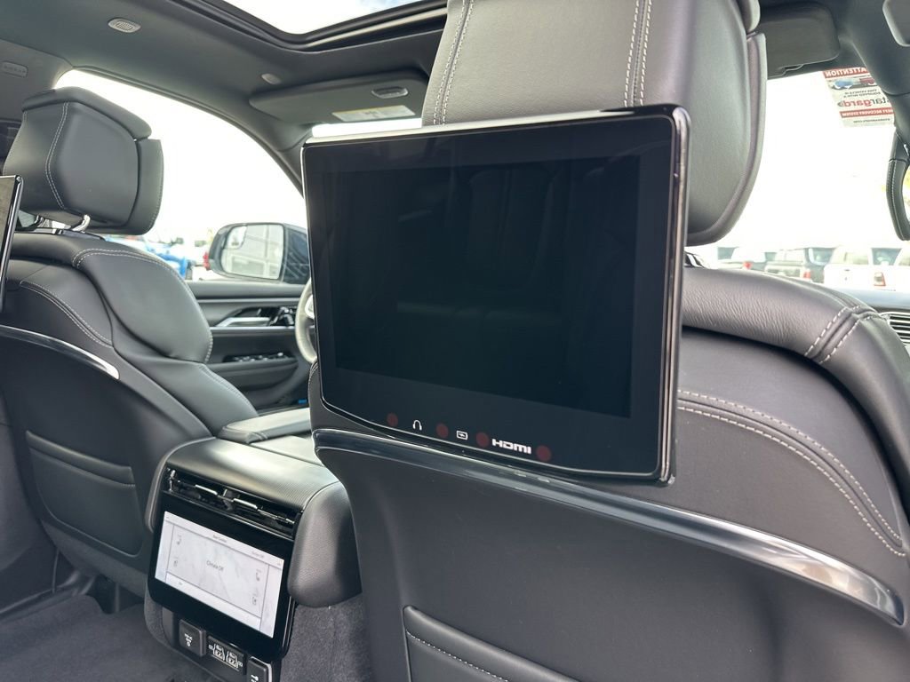 New 2026 Jeep Grand Wagoneer L Summit image 5