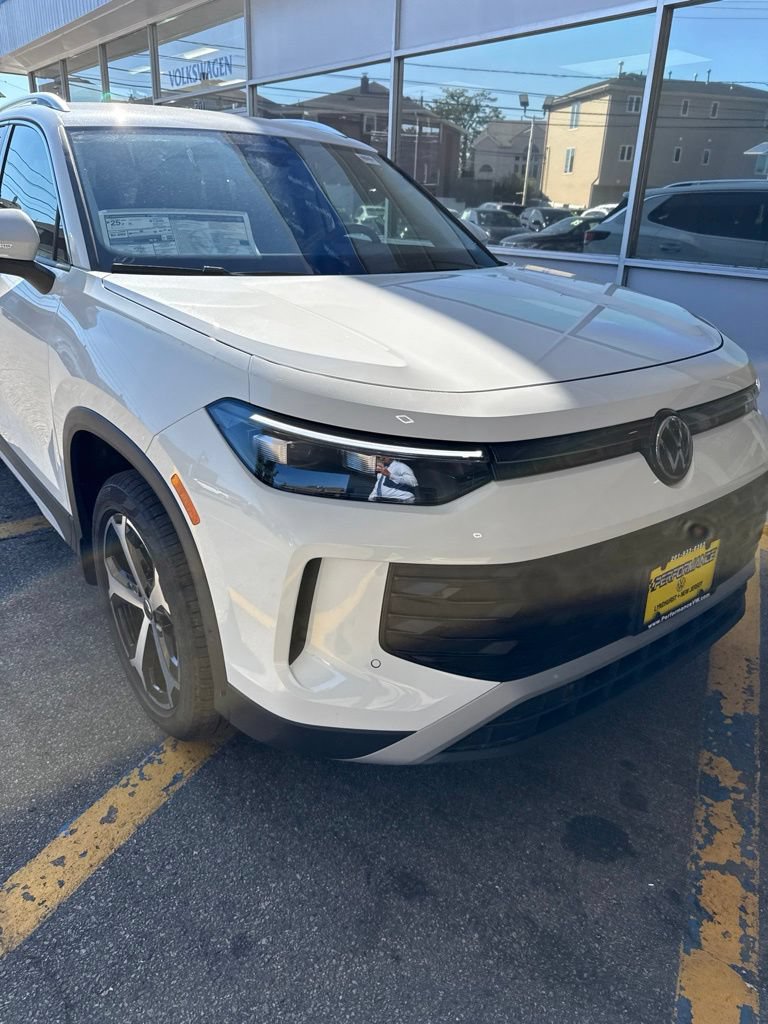 New 2026 Volkswagen Tiguan SE AWD/4WD image 2
