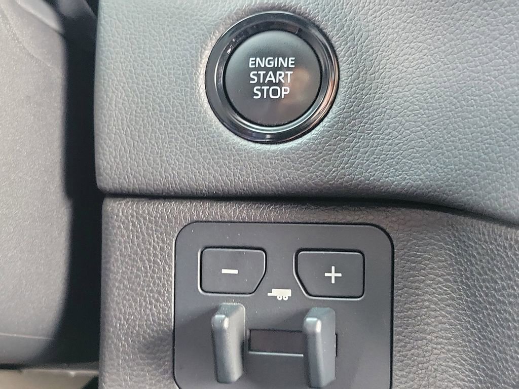Used 2025 Toyota Tundra Limited image 11