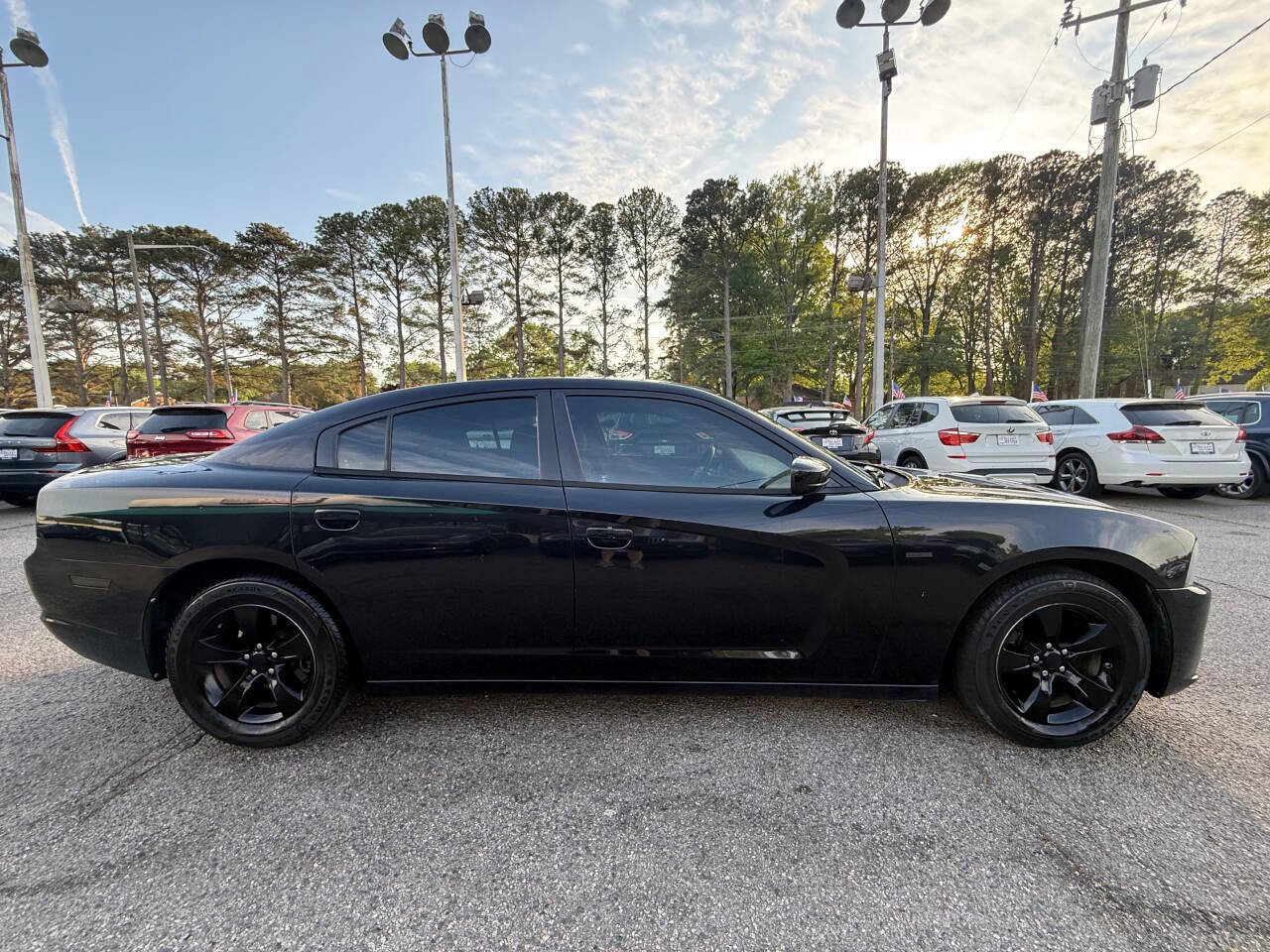 Used 2014 Dodge Charger SE w/ Connectivity Group image 5
