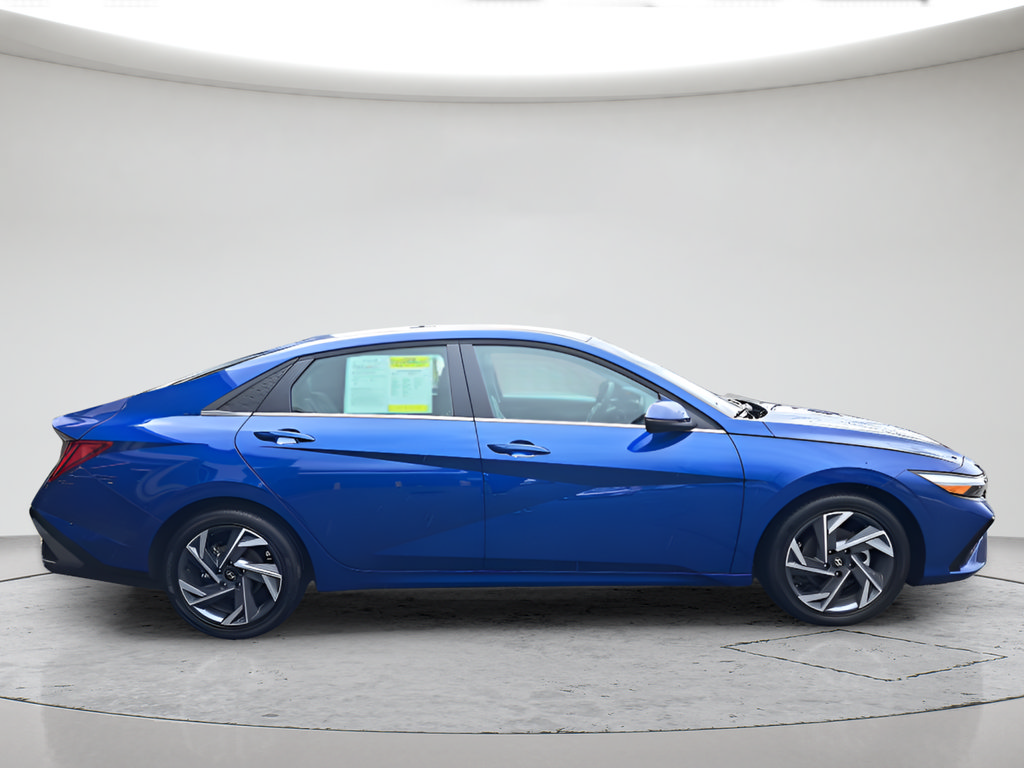 Used 2026 Hyundai Elantra Limited FWD image 6