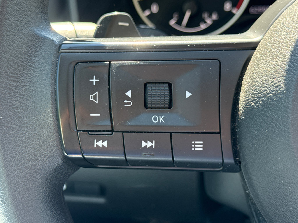 Used 2024 Nissan Rogue SV AWD/4WD image 30