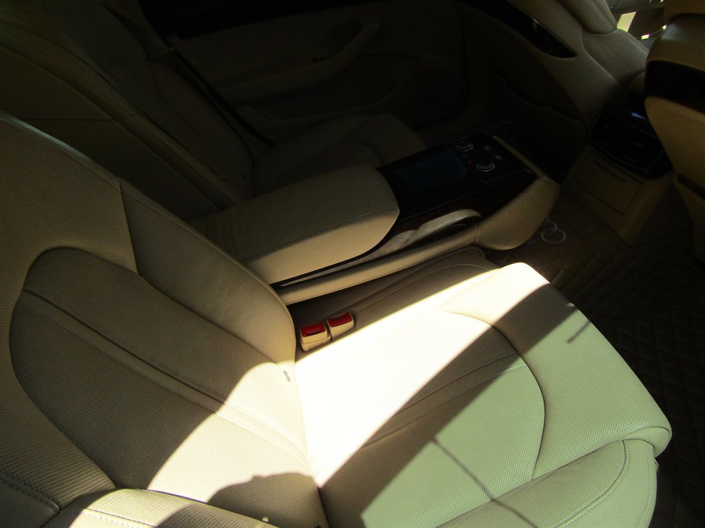 Used 2011 Audi A8 L 4.2 image 7