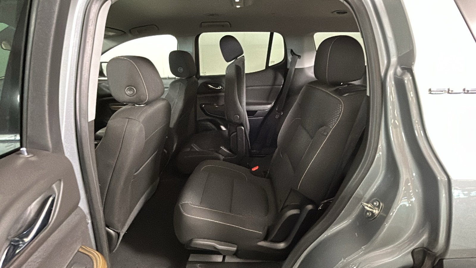 Used 2023 GMC Acadia SLE w/ Driver Convenience Package FWD image 33