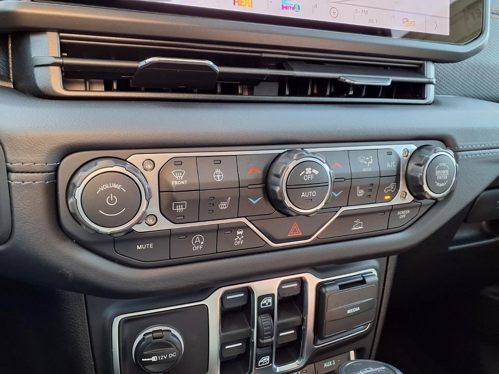 New 2026 Jeep Gladiator Mojave AWD/4WD image 8