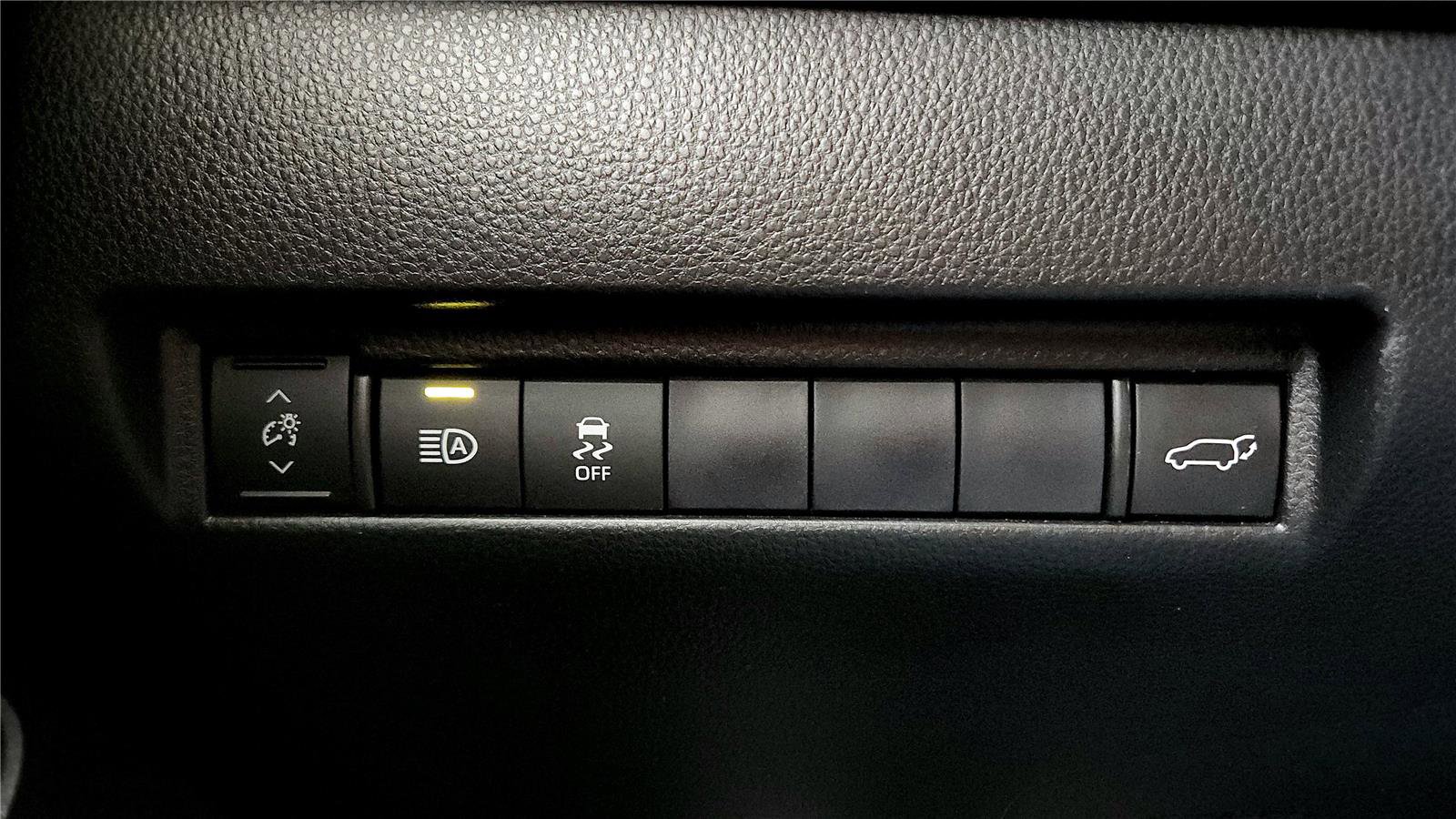 Used 2021 Toyota Venza LE w/ Carpet Mat Package (TMS) image 32