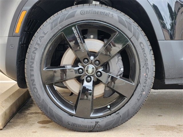 New 2024 Land Rover Defender 130 S image 7