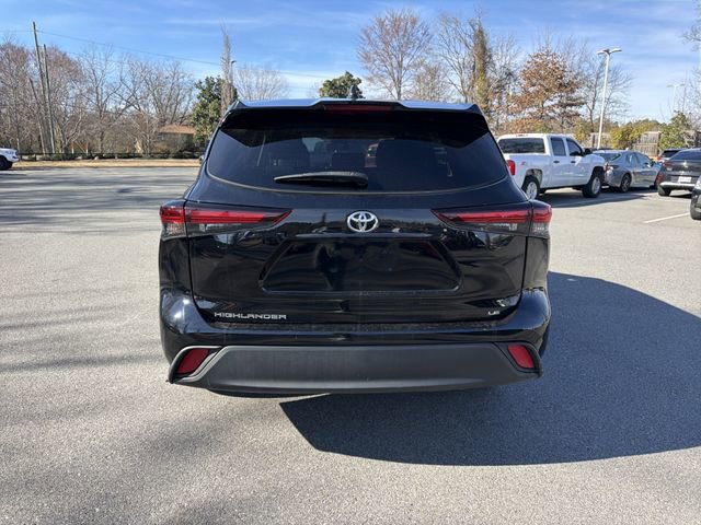 Used 2024 Toyota Highlander LE image 7