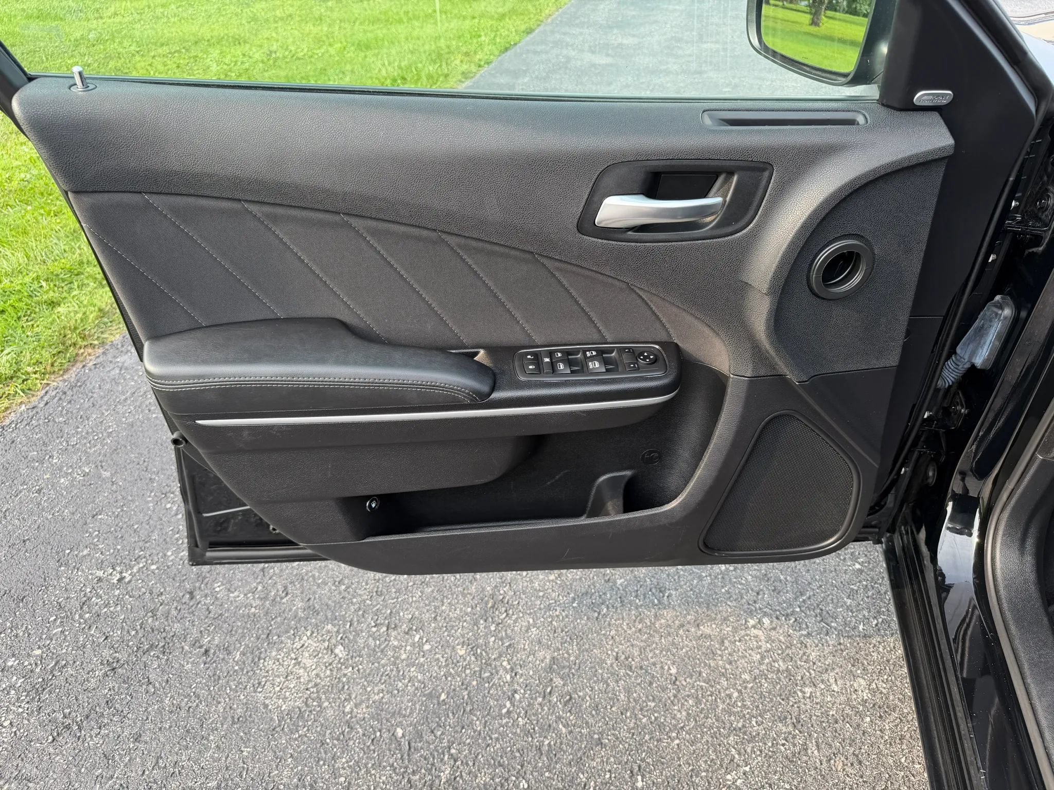 Used 2019 Dodge Charger SXT AWD/4WD image 12