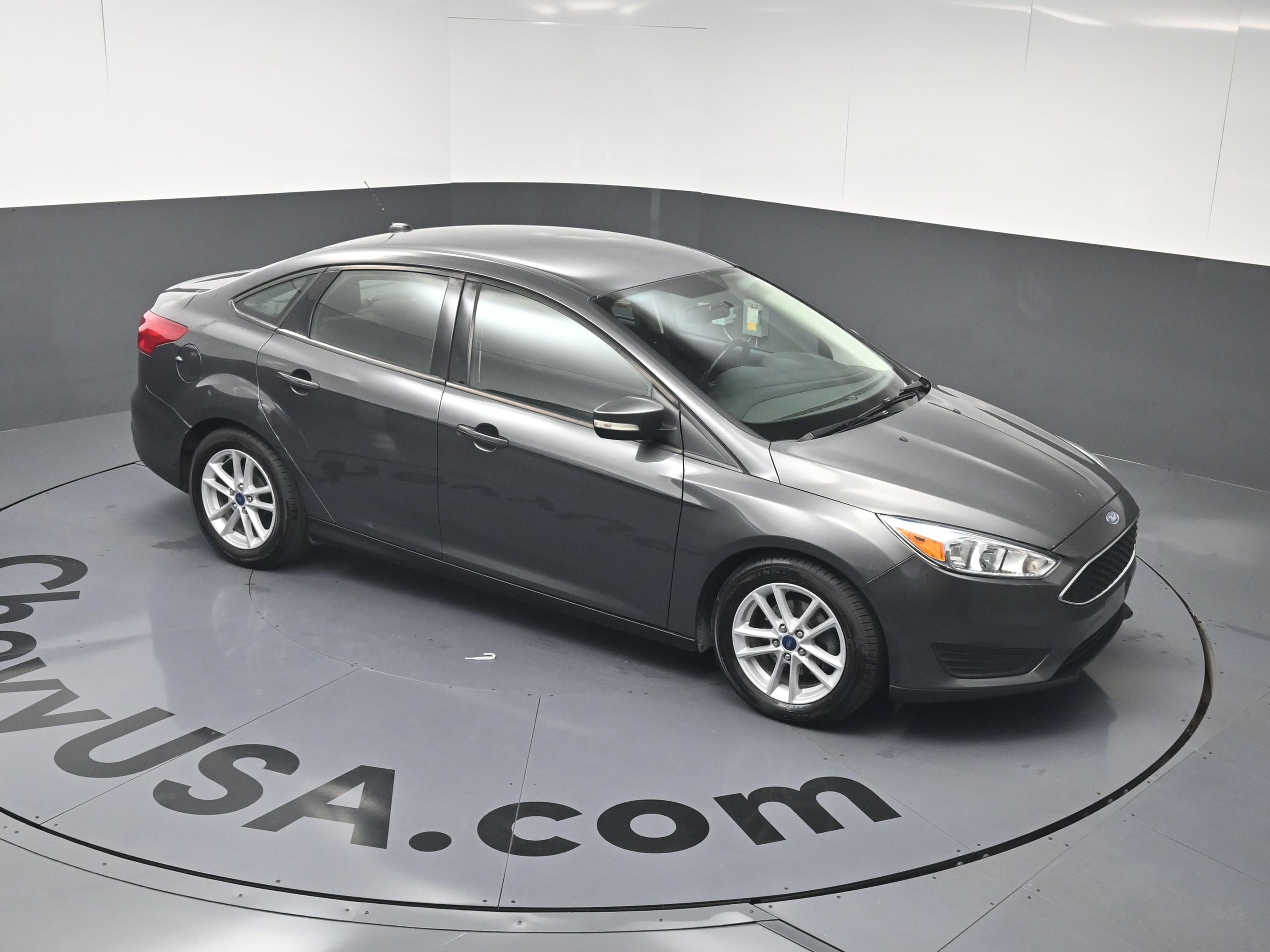 Used 2018 Ford Focus SE w/ Cold Weather Package FWD image 32