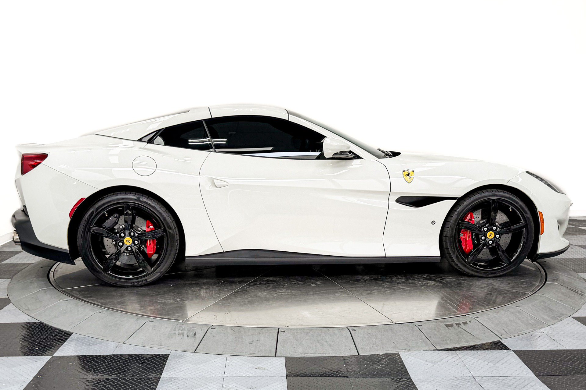 Used 2020 Ferrari Portofino RWD image 18
