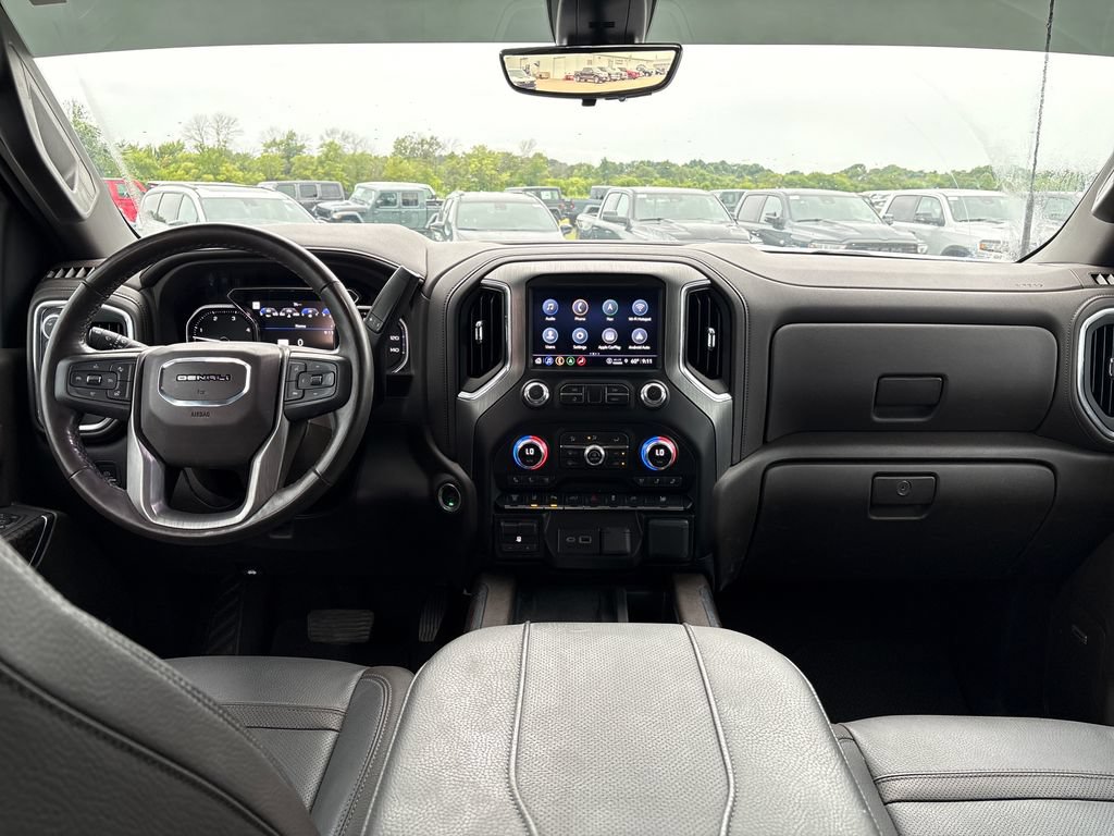 Used 2023 GMC Sierra 3500 Denali w/ Denali Ultimate Package AWD/4WD image 17