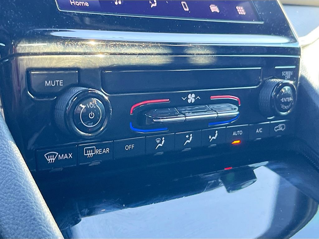 Used 2025 Jeep Grand Cherokee Laredo w/ Trailer Tow Package RWD image 15